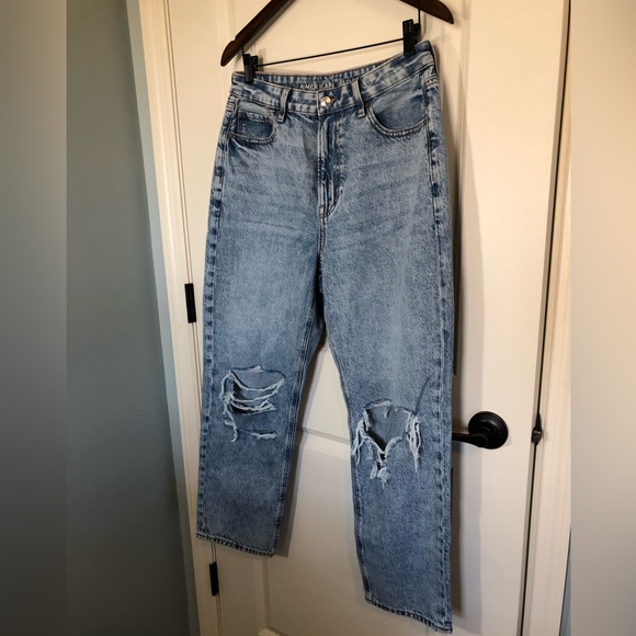 American Eagle Mom Straight Jeans. High Waisted. Loose Fit. Size 12 - Picture 2 of 12